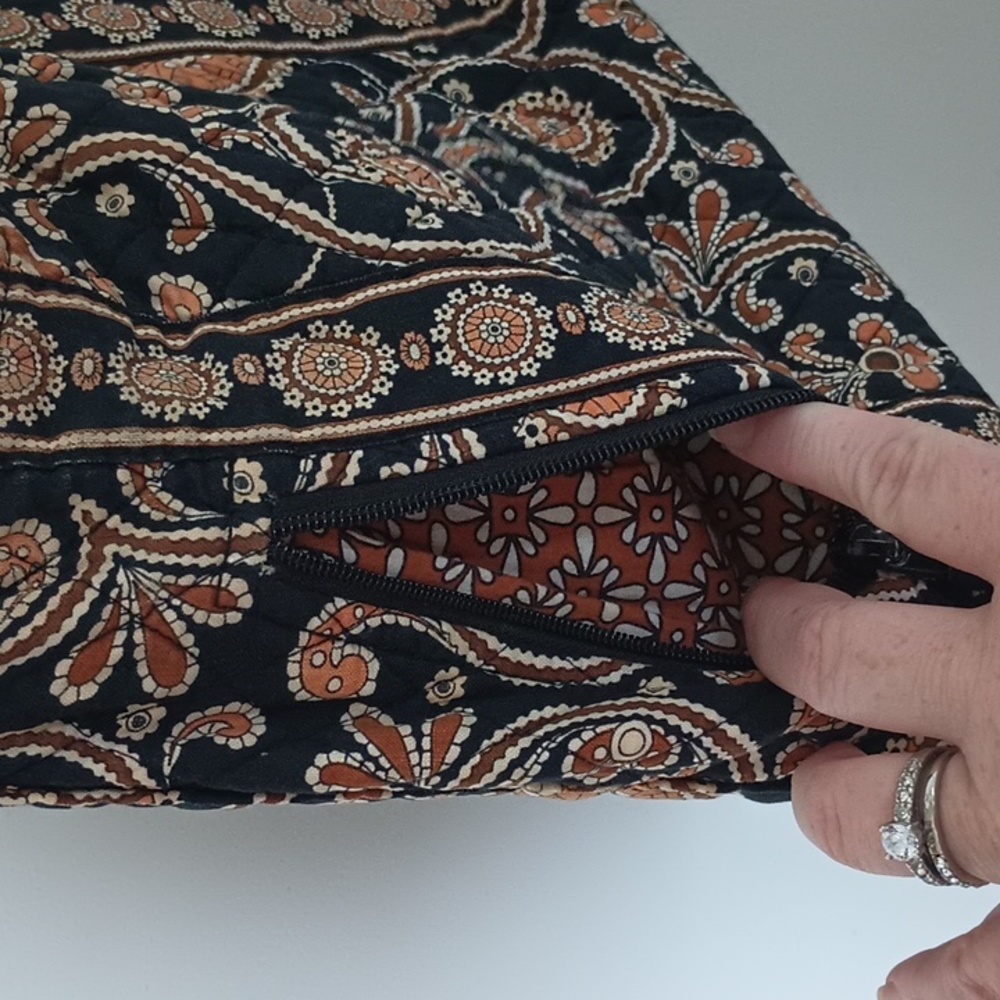 Vera Bradley Purse some wear on handle strap - Picture 2 of 5